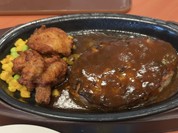 火曜の日替りはハンバーグと唐揚げ！