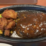 火曜の日替りはハンバーグと唐揚げ！