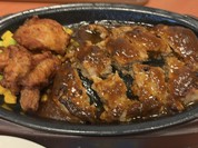 ハンバーグは先に切り分ける派です！