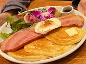 ベーコンエッグパンケーキ