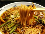 山菜そばの麺リフト