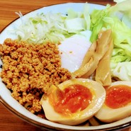 まぜそばの味玉美味そう