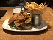 カスタムバーガーとポテト