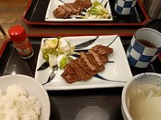 特上厚切りたん焼き2100円　テールスープ付き