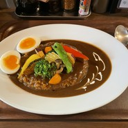 カレーライスたまご、野菜トッピング
