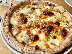 ピザ クアトロフロマッジョ