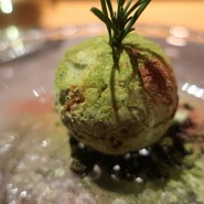 店名の苔を模したヌガーグラッセ