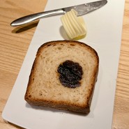 プルーンとハチミツの甘いパン