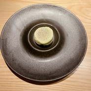 2種のキウイのアイスクリーム　バジルシード