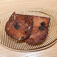 プルーンとハチミツの甘いパンのラスク