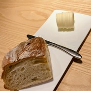 自家製パンとバター