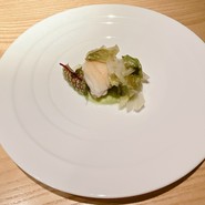 舌平目とレタス　グリンピースソース