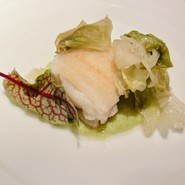 舌平目とレタス　グリンピースソース