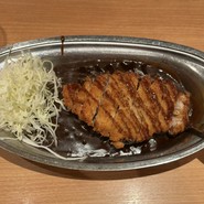 ロースカツカレー中盛り1000円！