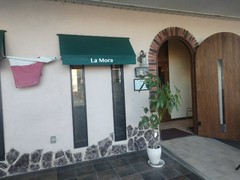 La　Mora