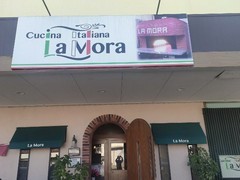 La　Mora