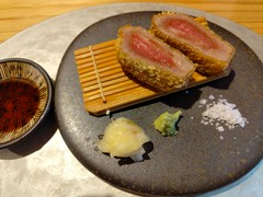 和牛ヒレの厚切りレアカツ