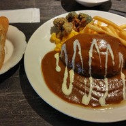 クローバーキッチン　石焼オムライスと肉バルのお店