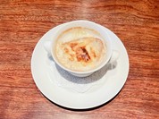 熱々の新玉ねぎのスープはフランスパンとの最高の組み合わせでクリーミーで濃厚な感動の美味しさです