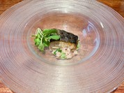 菜の花のリゾットの上にとても香ばしいパリパリの皮にふっくらした身の鰆でびっくりするほどの美味しさです