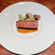 鴨肉のローストはとてもしっとり柔らかくてひとくち食べる度に感動です