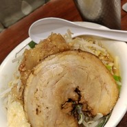 ラーメン 雷 東京本丸店