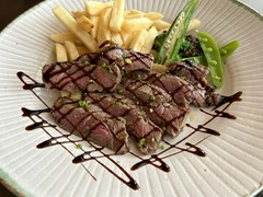 ビストロ　モンマルトル