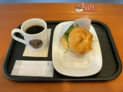 モーニングB カイザーサンド　サラダチキン　～すりおろし野菜ソース～