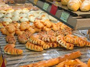 マミーマート足立島根店の人気ベーカリー。