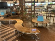 休憩スペース　カフェ店外