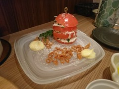 トマトとツナのトーテムポール