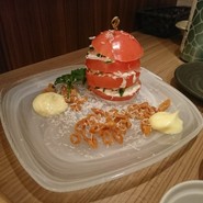 トマトとツナのトーテムポール