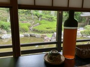 お庭を見ながら食事