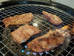 ホルモン焼肉酒場あきら