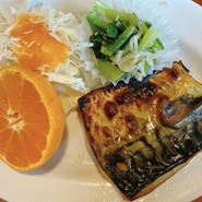 サービスの鯖の塩焼き！