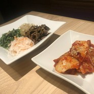 ナムルの盛り合わせとキムチ