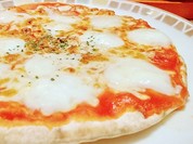 モッツァレラチーズのピザ。濃厚チーズ最高！