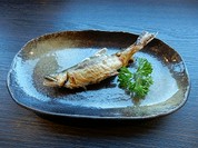 五十嵐川でとれた天然鮎の塩焼き