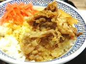 吉野家牛肉オンザライス。紅生姜とよく合いますねー
