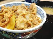 牛丼並と味噌汁、定番です。