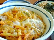 かき揚げを玉子でとじた山田セットのかき揚げ丼