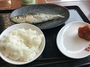 イワシ焼き、ヤンニョムチキン、ちょい盛りライス