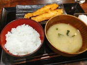 白飯と味噌汁と鮭、銀鮭塩焼き定食