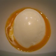 顧客の顔を見てから作るバニラアイスクリーム（滑らかさとコクが違います。）