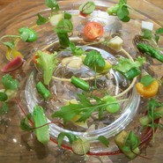 春野菜のロンドです。美しく、口の中で春野菜が踊っているような軽やかな味わい。
