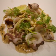ヤリ烏賊のソテー（お酢とスパイスが絶妙に烏賊の旨味とサッパリ感を両立）