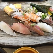回転寿司　すし丸 三吉店