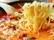 辛味噌タンメンの麺リフト(箸持ち上げ)