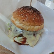 仙台牛を使ったAJITOバーガー