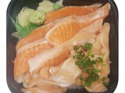 サーモンづくし丼